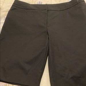 Apt 9 NWOT Black Bermuda Front and Back pockets  Shorts size 10